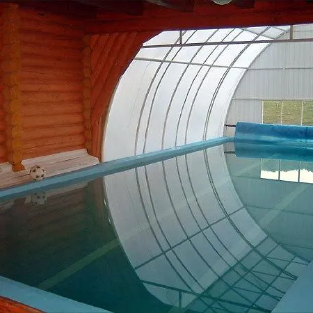 Urochyshe Hotell *